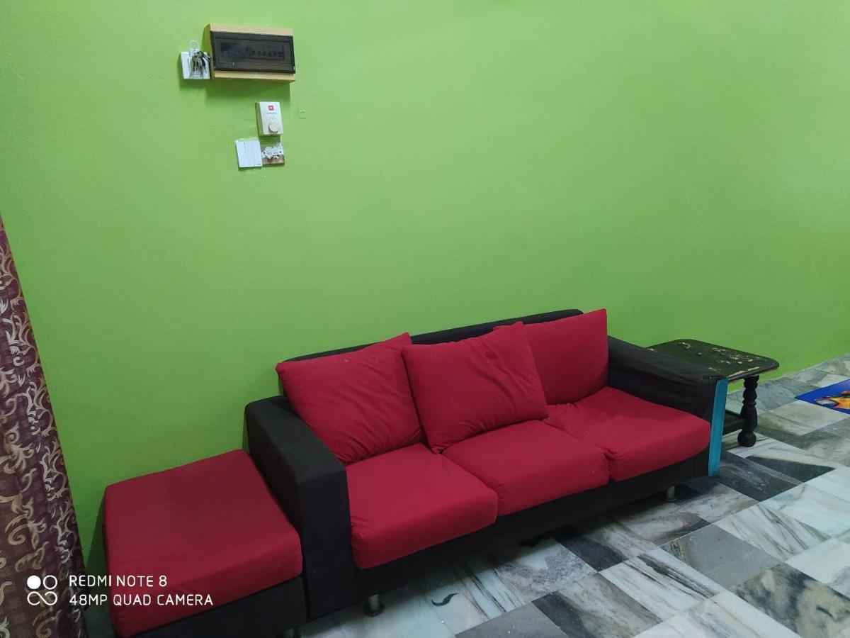 Homestay D' Tengah Bandar Kuala Rompin Exteriör bild